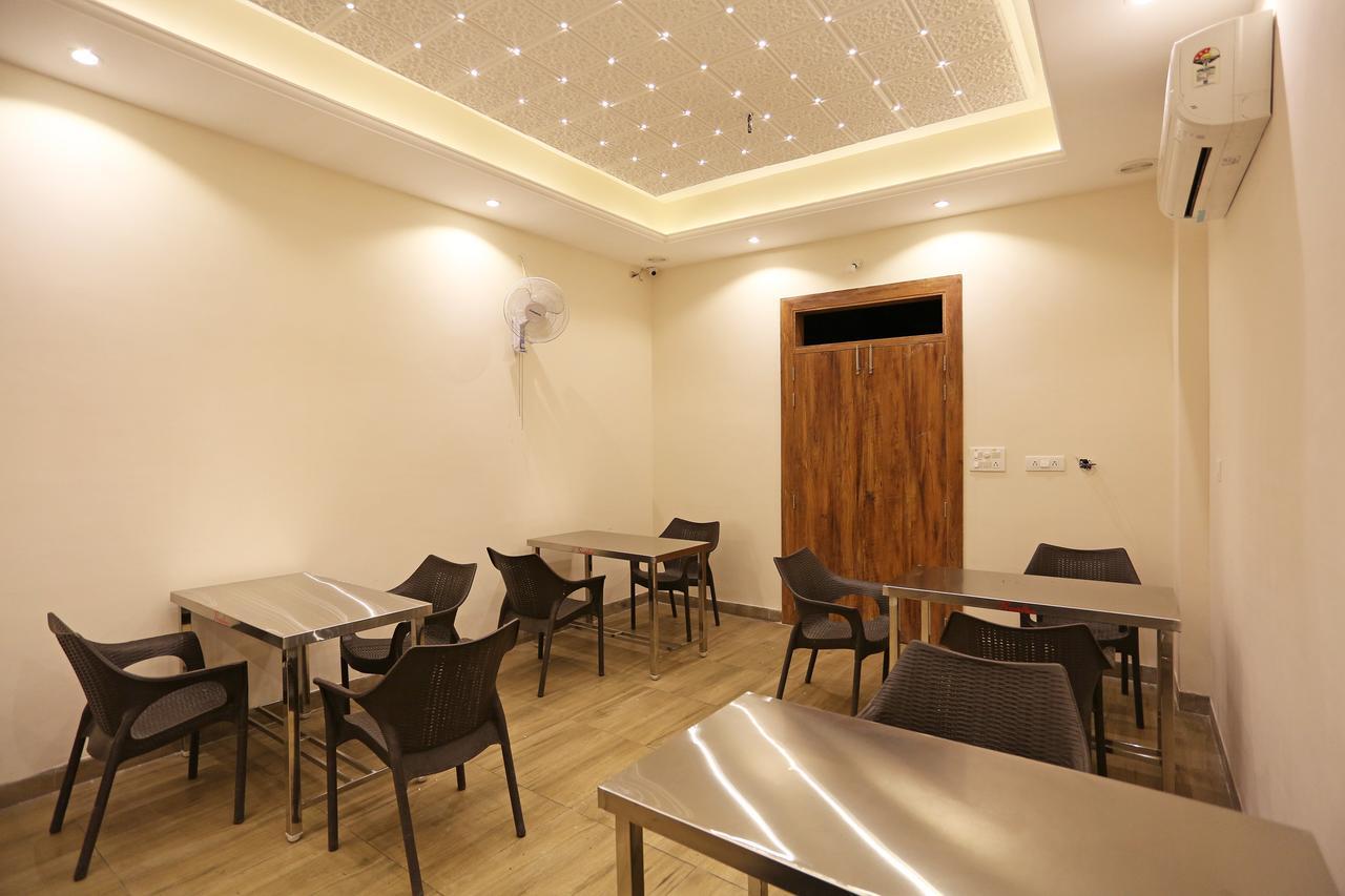 Oyo 9476 Hotel Mittal Кота Экстерьер фото